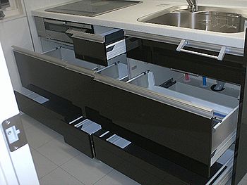 パームテラス キッチン収納.jpg