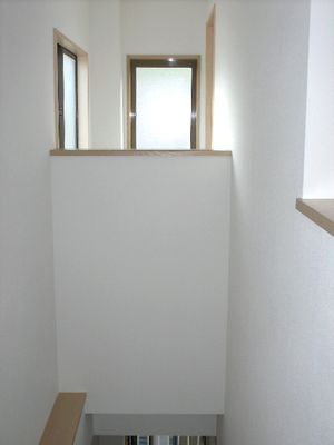 プロスペアー石川町 屋上入口.jpg