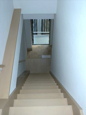 プロスペアー石川町 階段.jpg