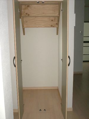 プロスペアー石川町 階段下収納.jpg